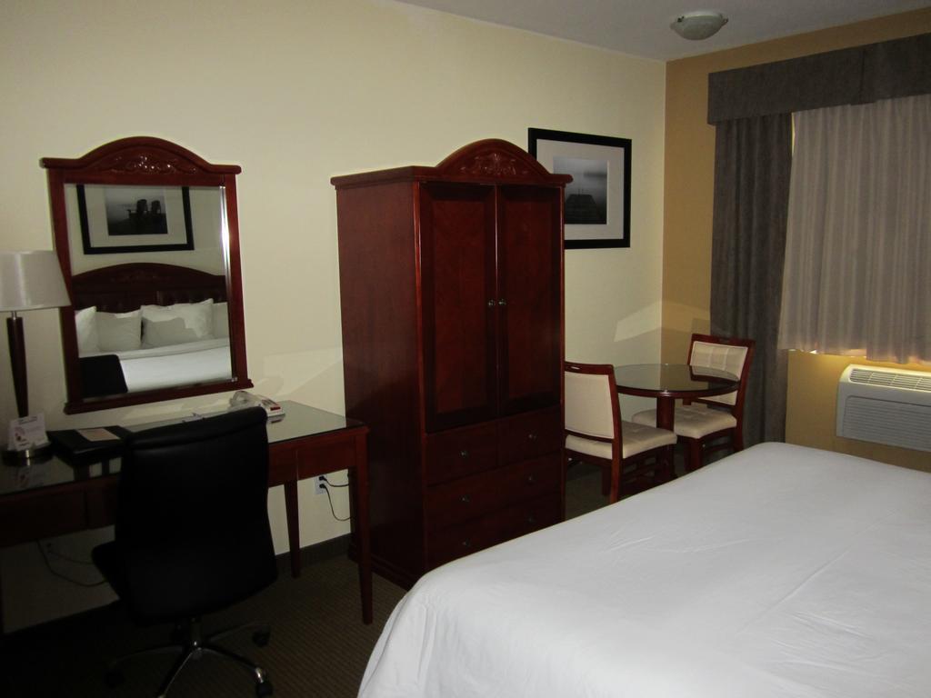 Trend Mountain Hotel & Conference Centre Tumbler Ridge Екстериор снимка