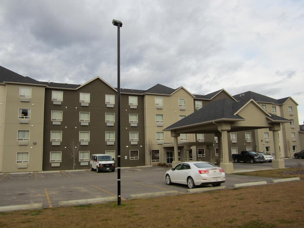 Trend Mountain Hotel & Conference Centre Tumbler Ridge Екстериор снимка
