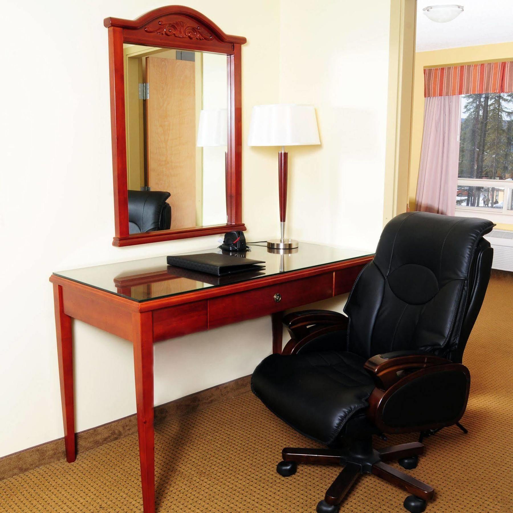 Trend Mountain Hotel & Conference Centre Tumbler Ridge Екстериор снимка