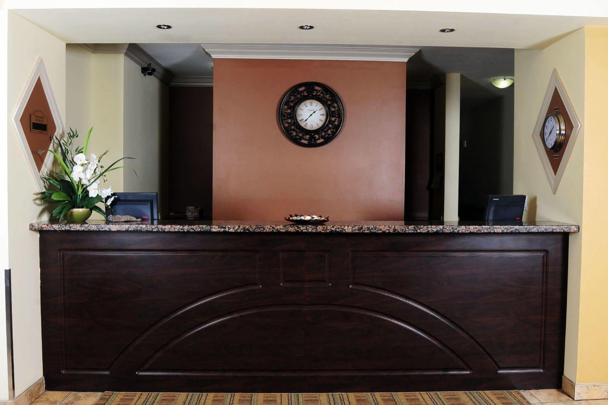 Trend Mountain Hotel & Conference Centre Tumbler Ridge Интериор снимка