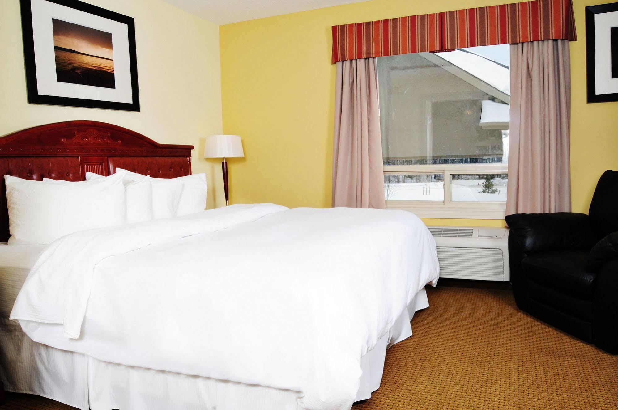 Trend Mountain Hotel & Conference Centre Tumbler Ridge Екстериор снимка