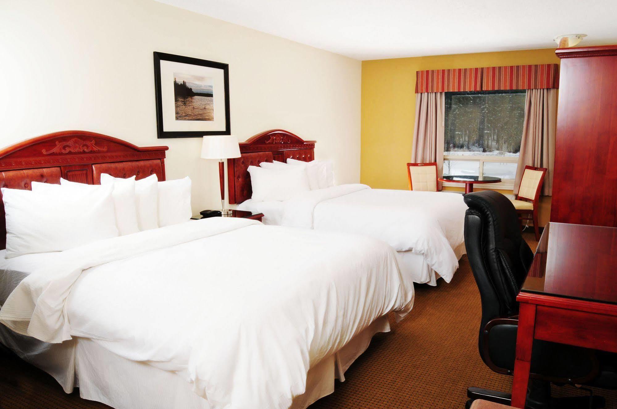Trend Mountain Hotel & Conference Centre Tumbler Ridge Стая снимка